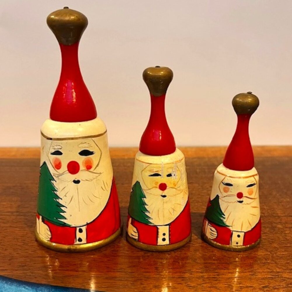 Set of 3 Vintage Graduated Wooden Christmas Santa Claus Bells - Picture 1 of 6
